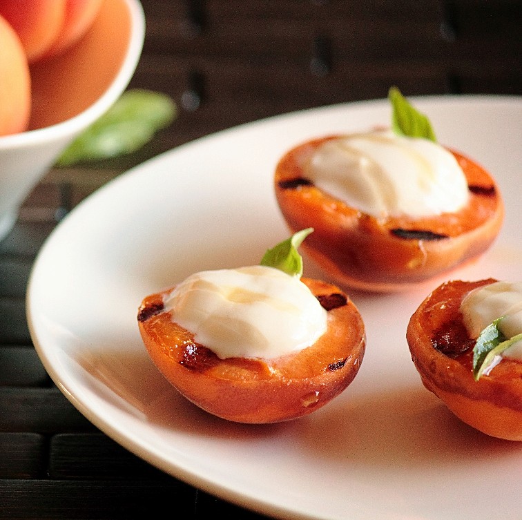 Grilled Apricots with Honey Yogurt